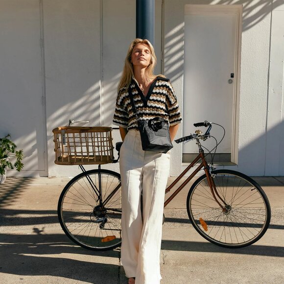 ALOHA Collection Monochrome Black Crossbody Tote Bag Purse New NWT - Picture 4 of 4